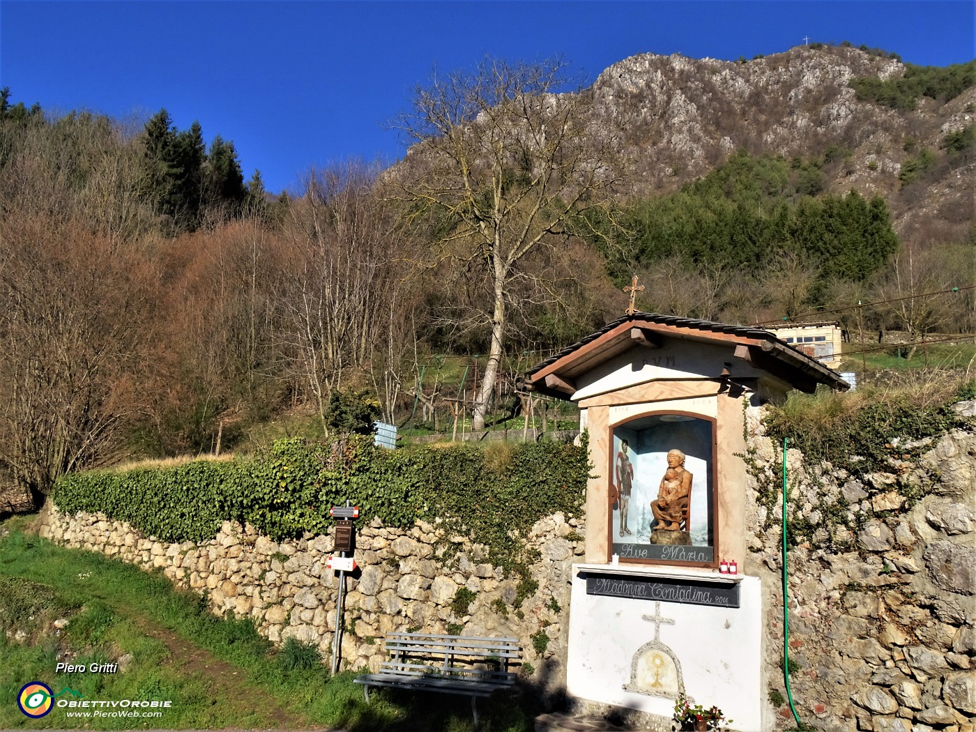 05 Madonna contadina di Pregaroldi con soprastante il Pizzo di Spino.JPG